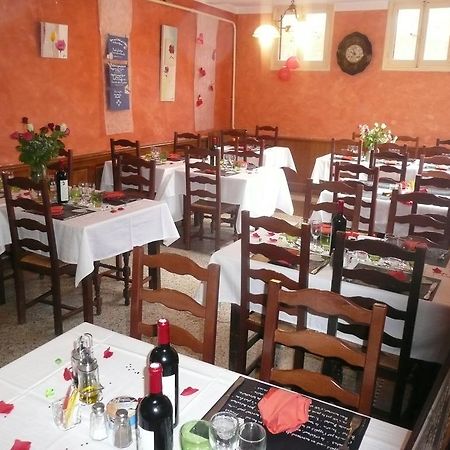 Hôtel Restaurant du Pont Vieux Camarès Extérieur photo