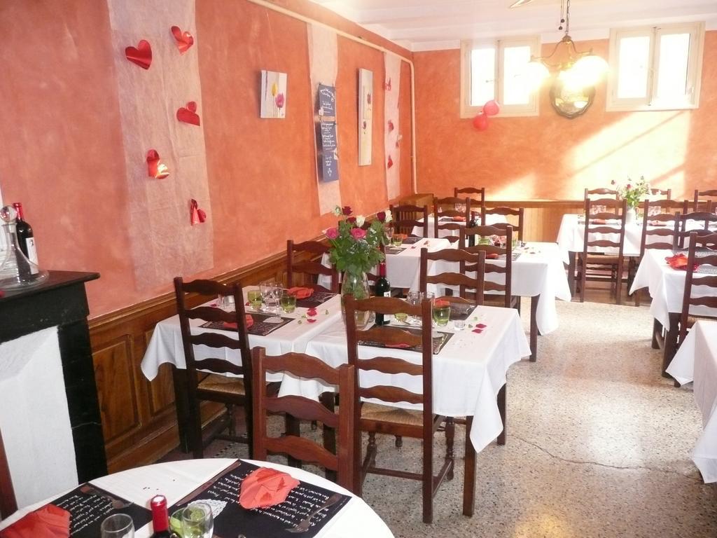 Hôtel Restaurant du Pont Vieux Camarès Extérieur photo