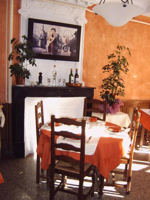 Hôtel Restaurant du Pont Vieux Camarès Extérieur photo